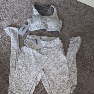 S O L D NWT Gymshark fleur set